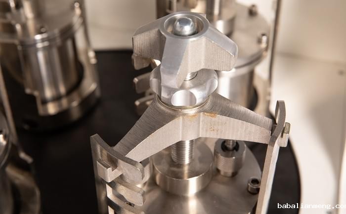 球磨罐装卸卡具